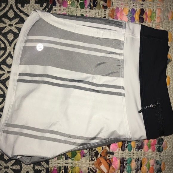 SOLD NWOT Lululemon Striped Shorts Size 2 - Picture 4 of 6
